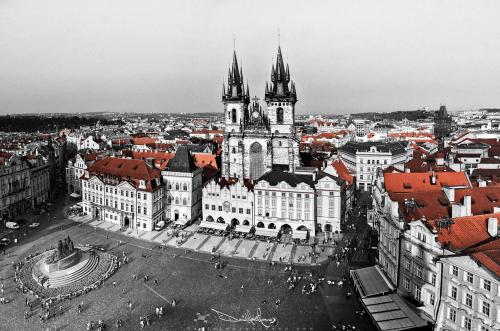 Panorama plaza-vieja-praga-Editar-2